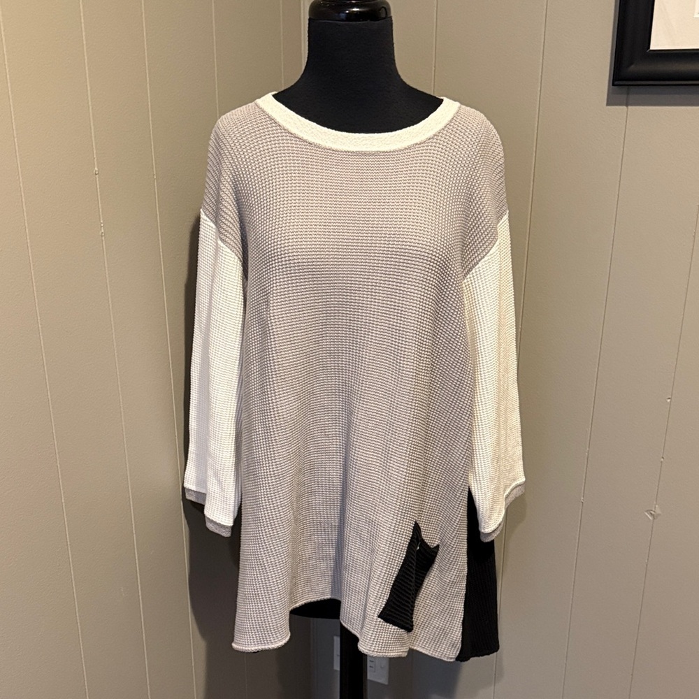 Margaret Winters Women 1X Chic Two-Tone Crew Neck Sweater Colorblock